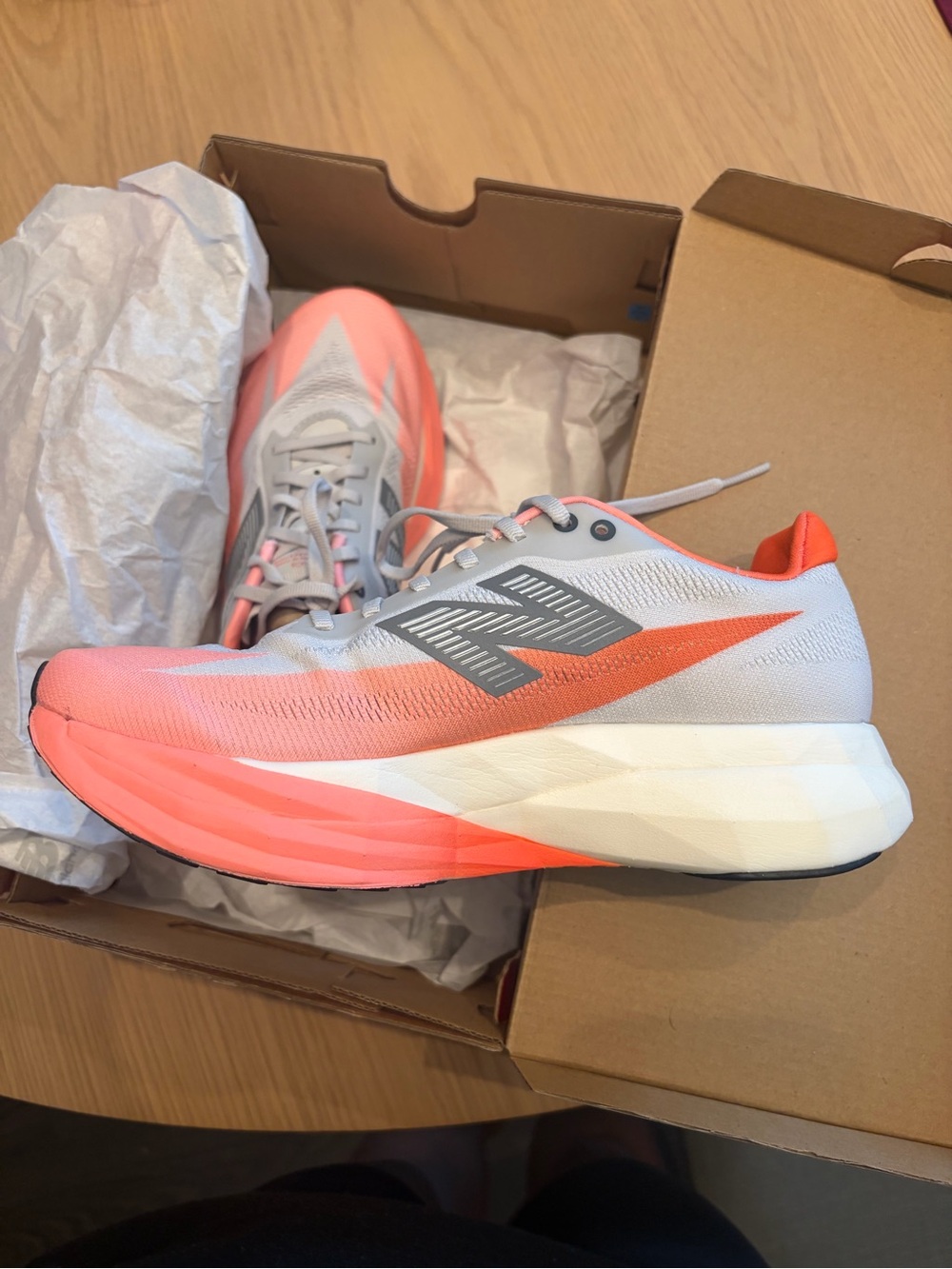 NEW New Balance TCS NYC Marathon FuelCell SuperComp Elite v5 - Size 8